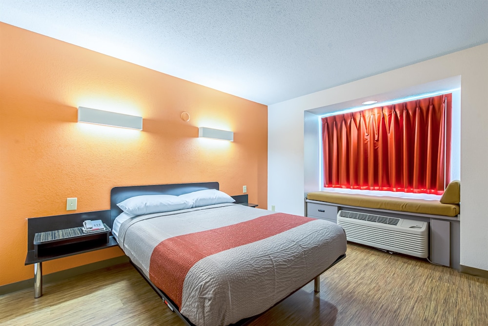 Motel6 Indianapolis, IN 35/51