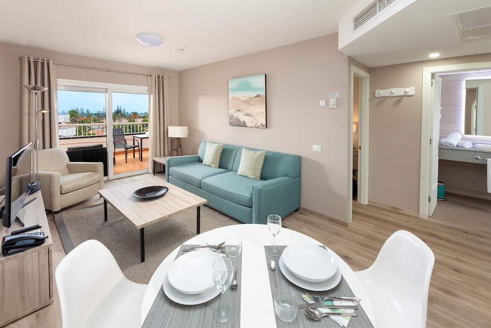 Sol Barbacan Apartments 40/72