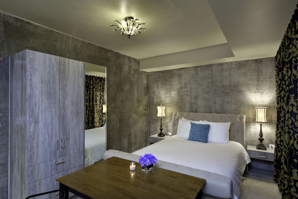 CIQALA Luxury Suites 39/75