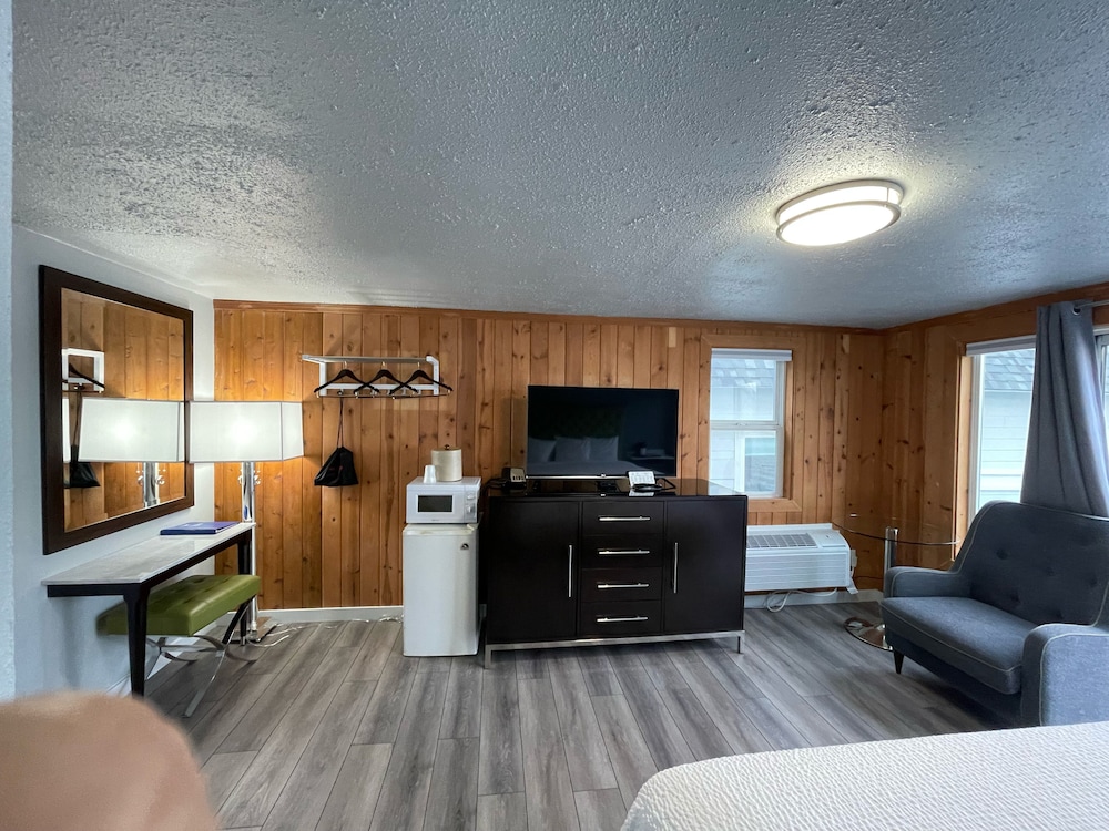 Tides Inn Suites 55/75