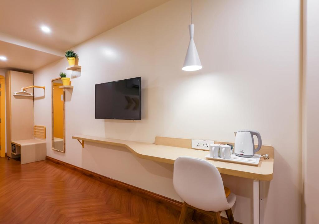 Bloom Hotel - Golf Course Road, Sector 43 35/42