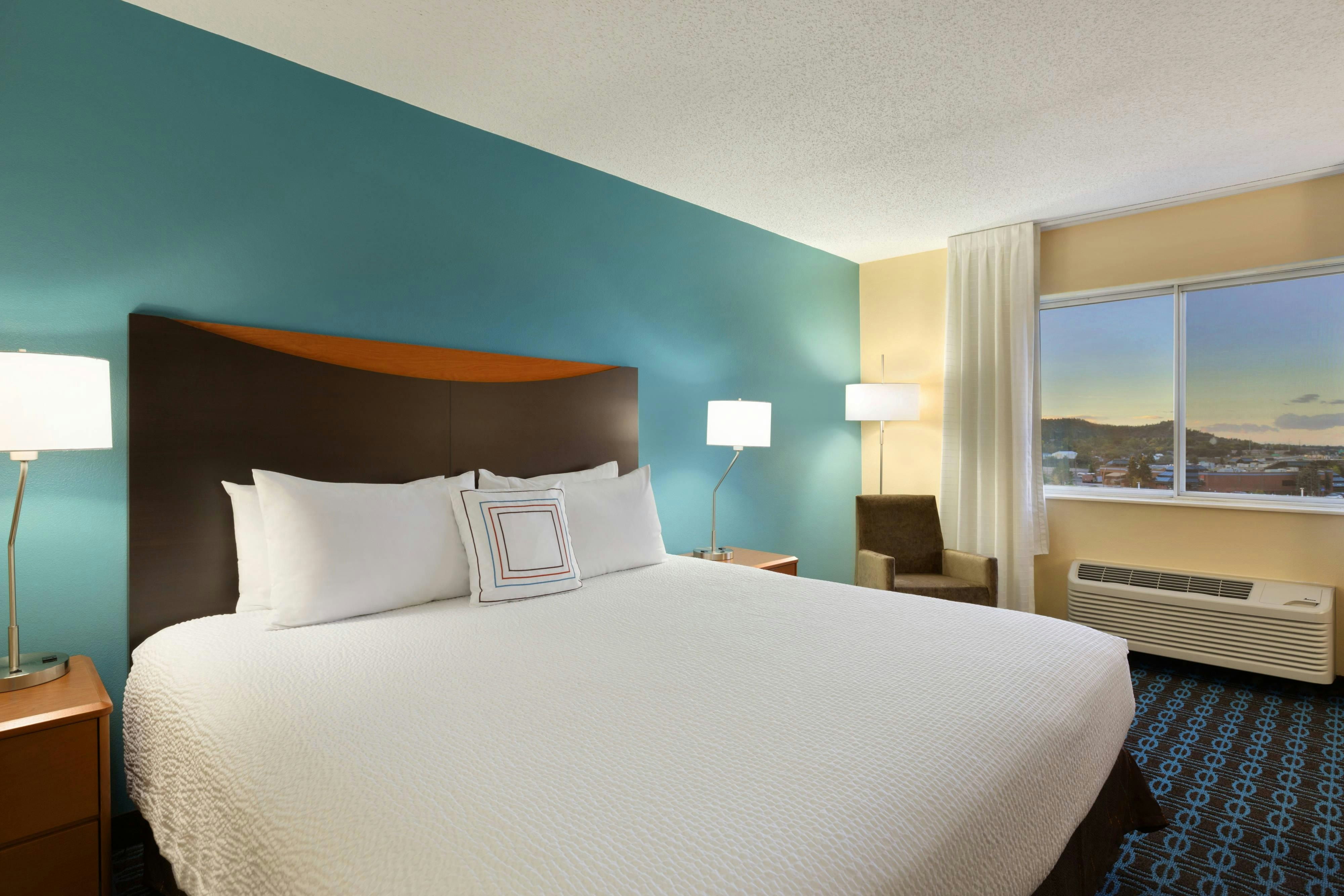 ROOM, KING BED