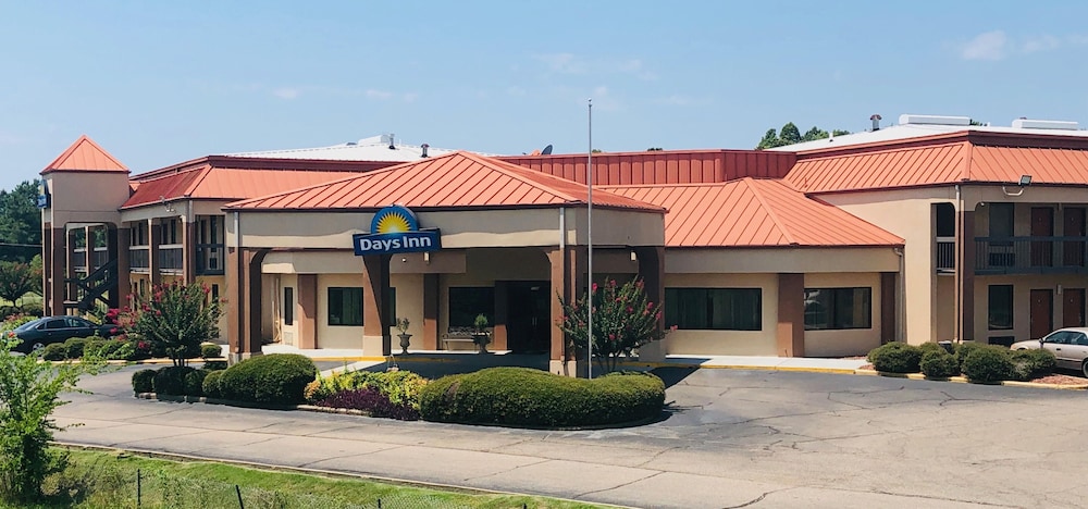 Days Inn By Wyndham Columbus 1/54