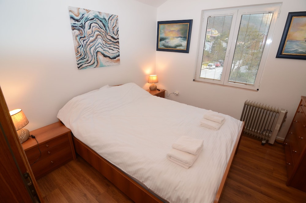 Maritimo Apartments 6/50