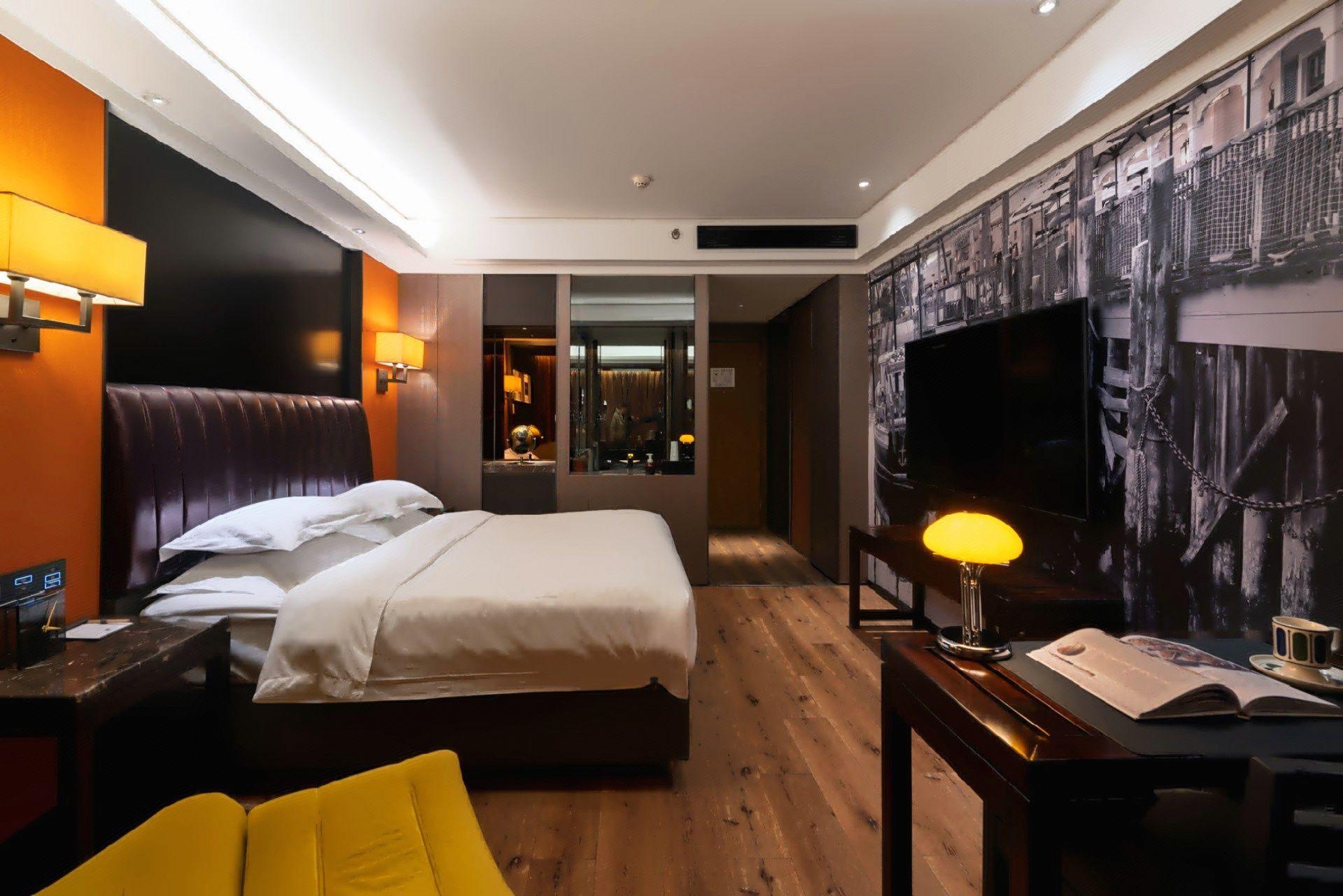 Elegant Hotel 22/48