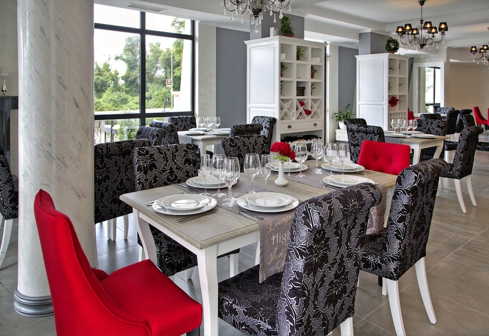 White Rock Castle Suite Hotel & Spa 38/47