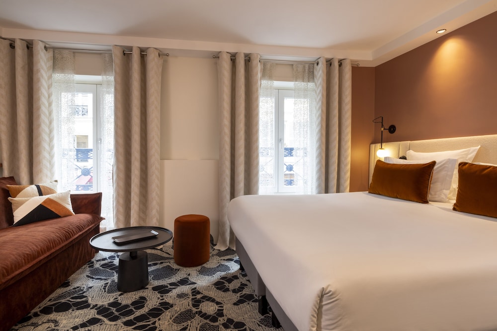 DELUXE, DOUBLE OR TWIN BED