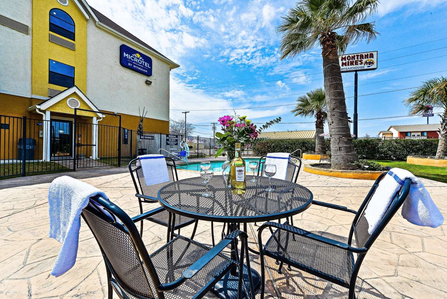Microtel Inn & Suites by Wyndham New Braunfels 30/38
