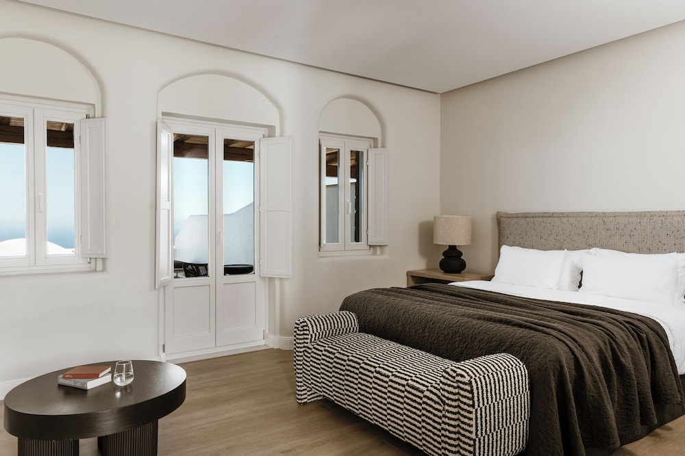 Executive, Suite, King Bed, Sea View, Sofa, with Pool