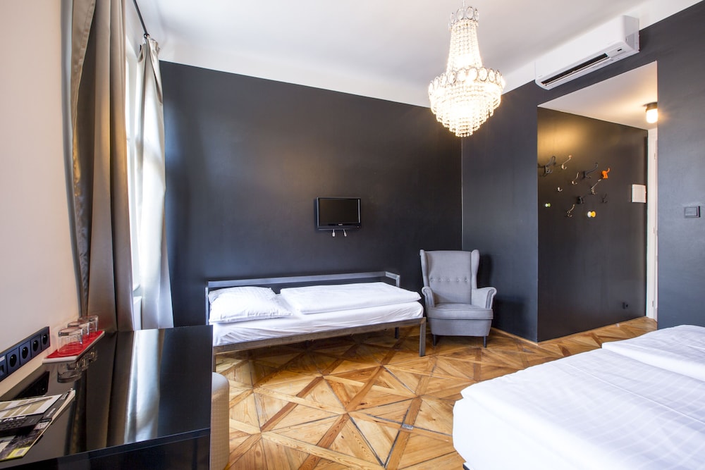 Sophie Apos S Hostel 15/71
