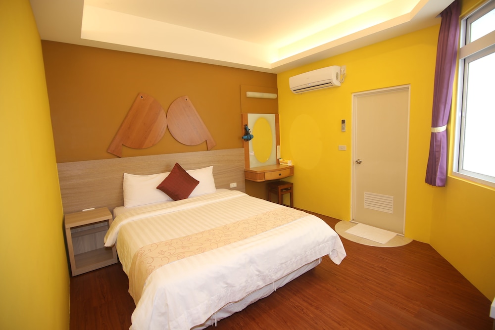 Water Front Hotel 24/53