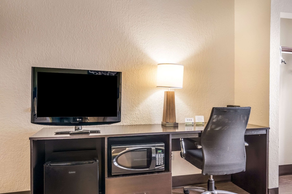 Sleep Inn & Suites Jacksonville Near Camp Lejeune 22/33