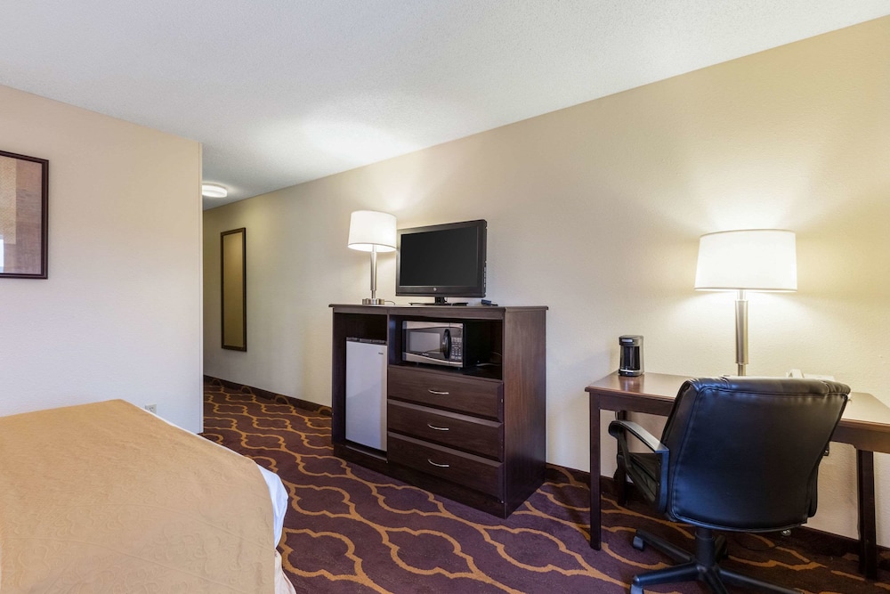 Quality Inn Kearney NE 12/23