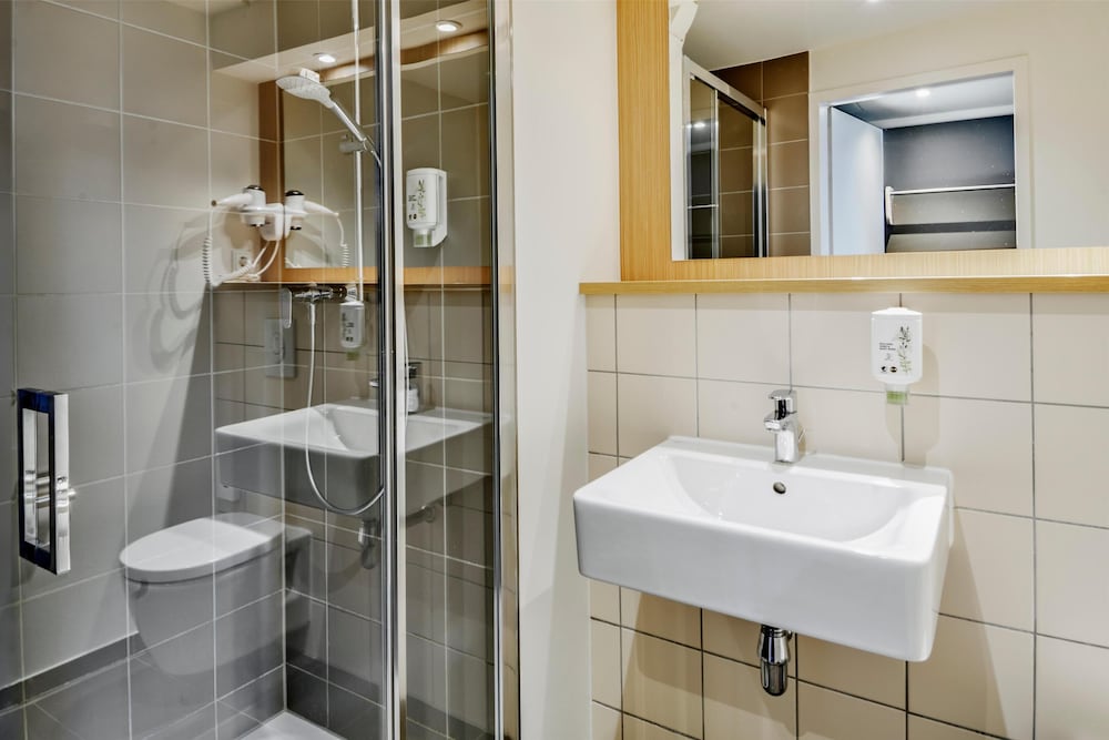 B B Hotel Frankfurt Airport 45/48