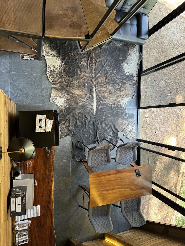 PINE TREE Hotel Boutique and Cabanas 45/56