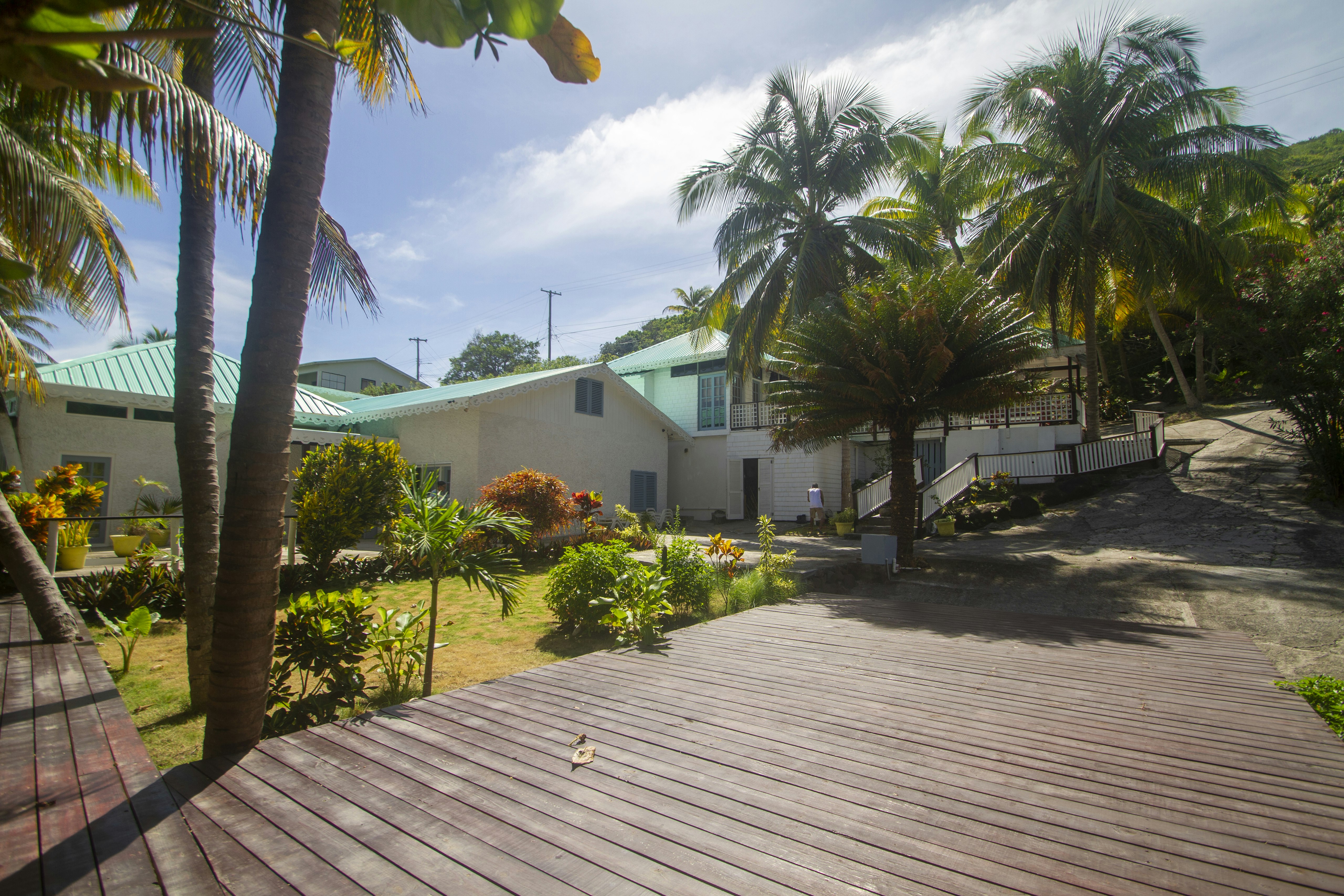 Bequia Beachfront Villa Hotel 76/83