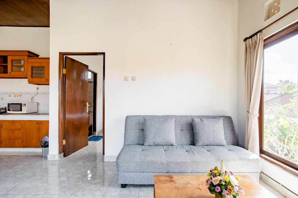 Rumah Akira Seminyak 2/23