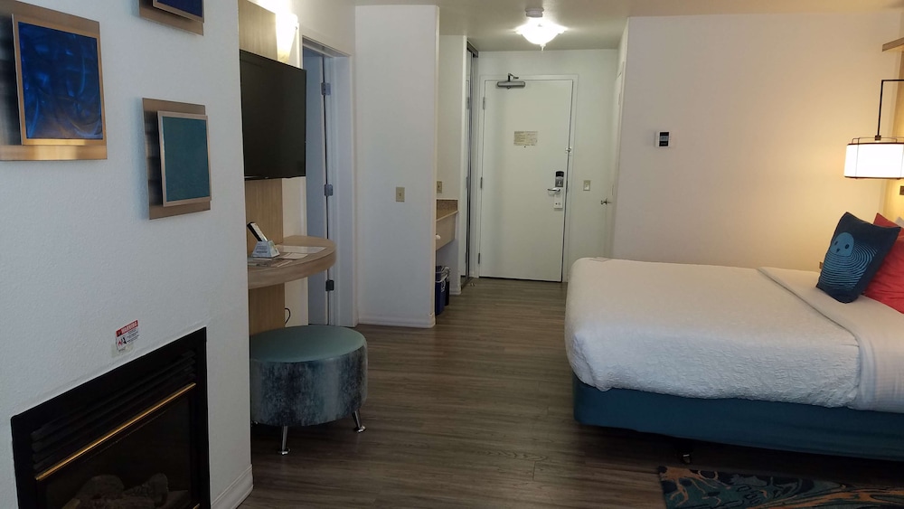 Best Western Plus Capitola By the Sea Inn Suites 27/55