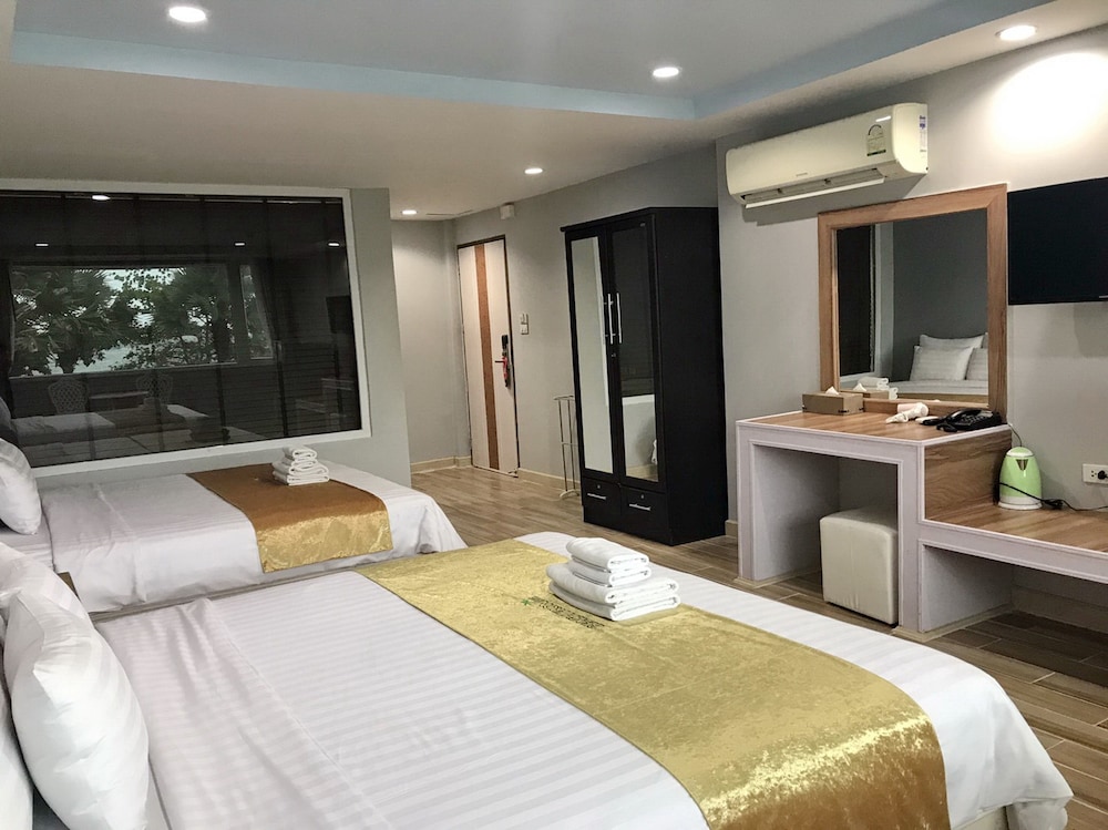 The Beach Front Resort Pattaya 36/87