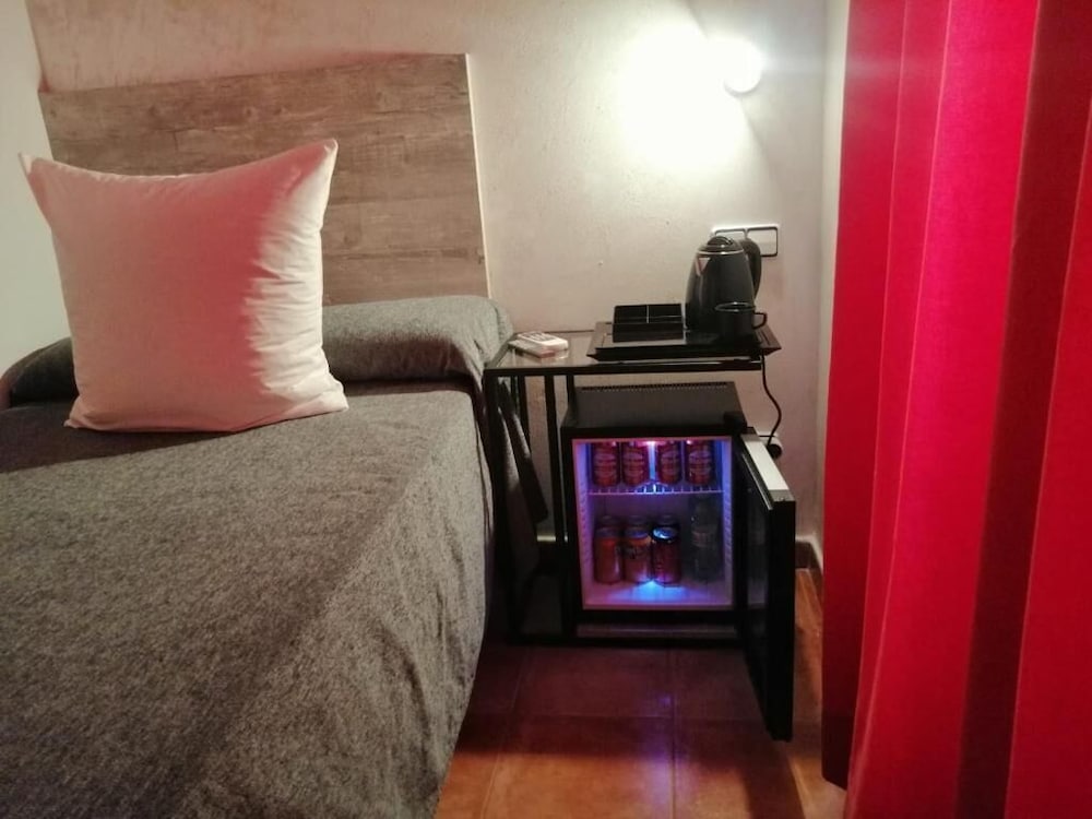 Hostal Las Fuentes 33/66