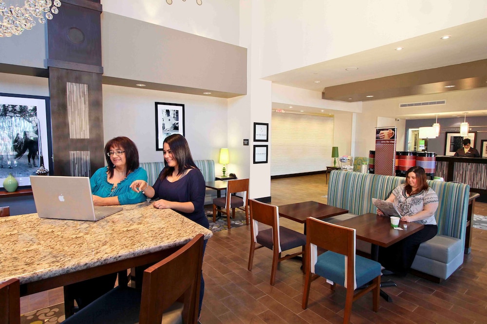 Hampton Inn And Suites Winnie 38/46
