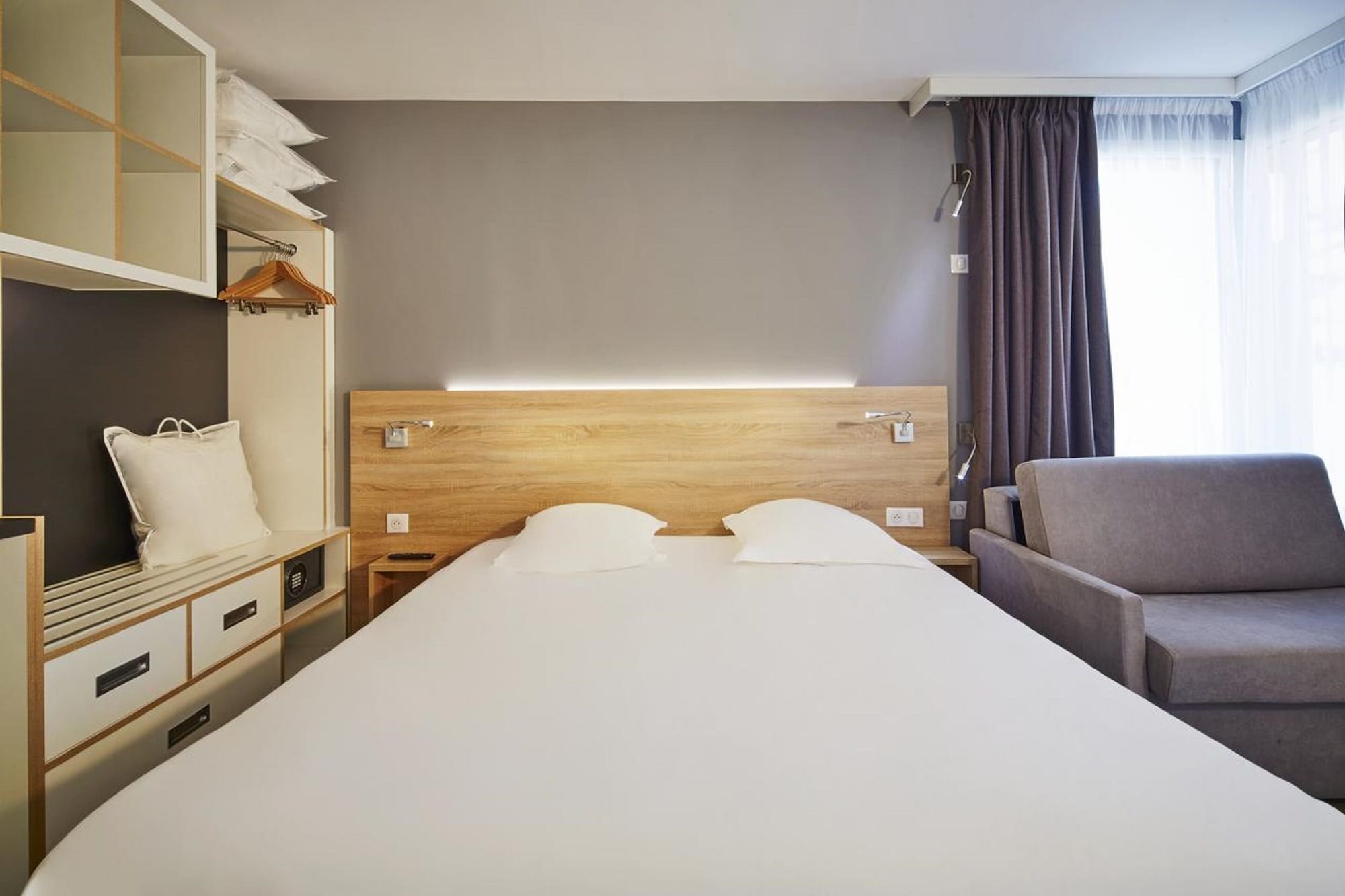 Superior, Studio, King Bed, KYRIAD RESIDENCE CABRIES 3/6