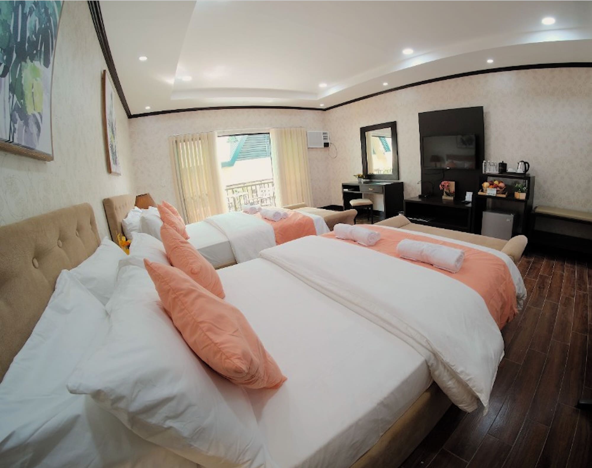DELUXE, QUADRUPLE, MULTIPLE BEDS