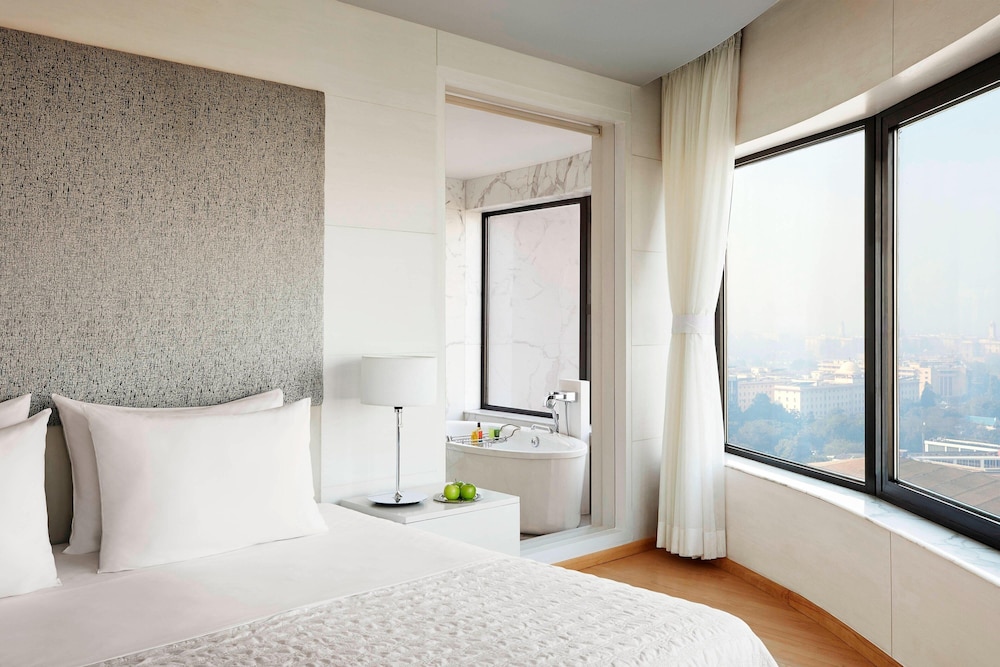 Le Meridien New Delhi 12/50