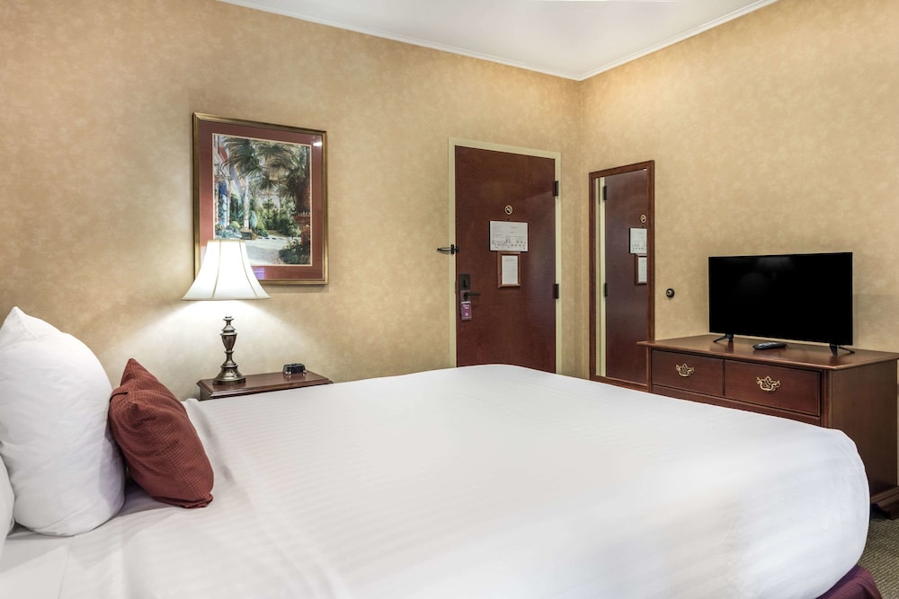Traditions Hotel Spa Ascend Hotel Collection 15/35