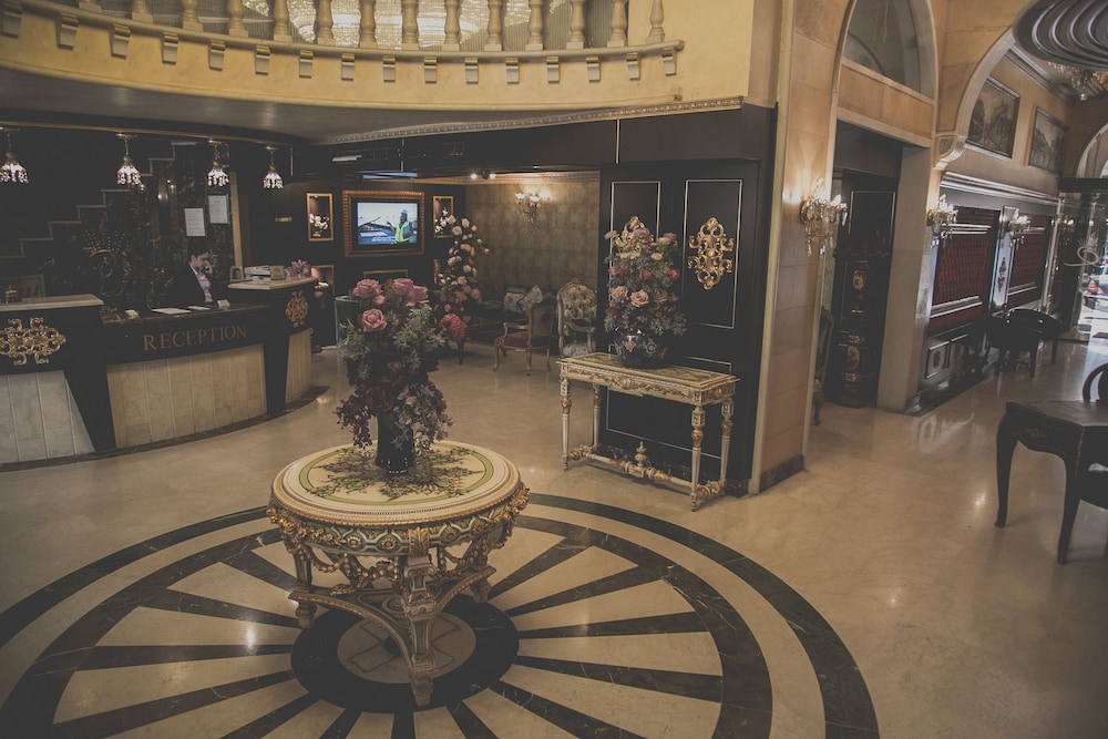 QUEENS SUITE HOTEL 13/61