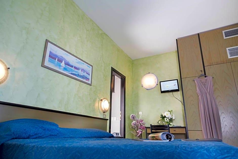 Hotel Piccadilly 16/48