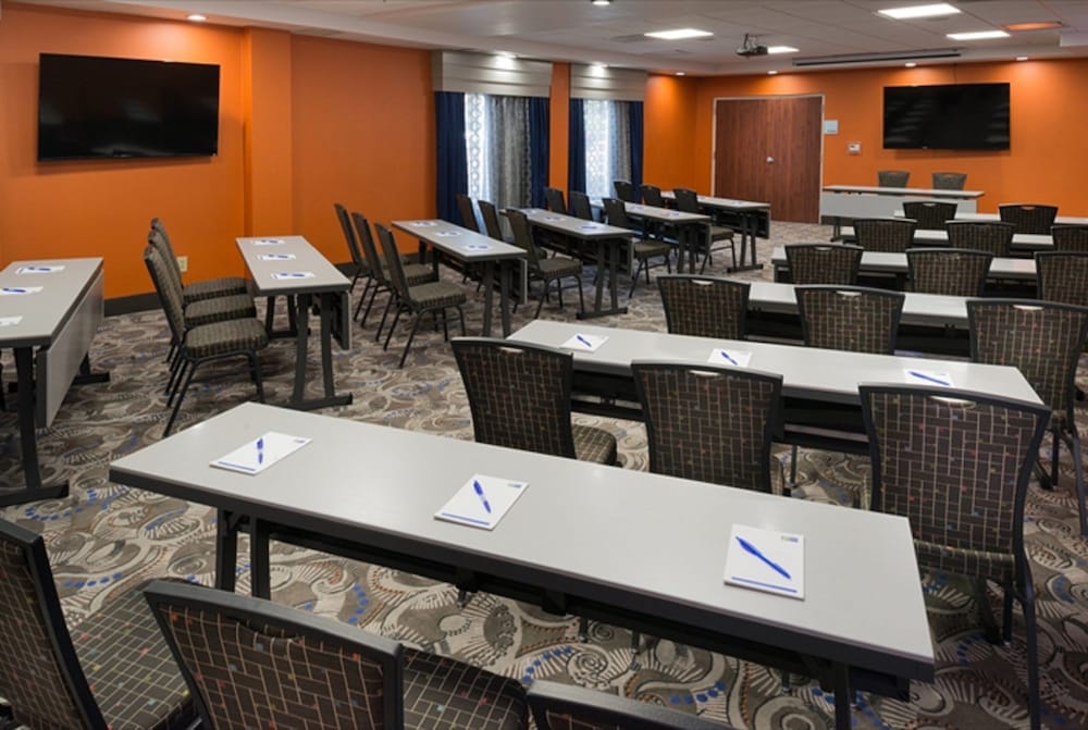 Holiday Inn Express & Suites NASHVILLE SOUTHEAST - ANTIOCH 59/70