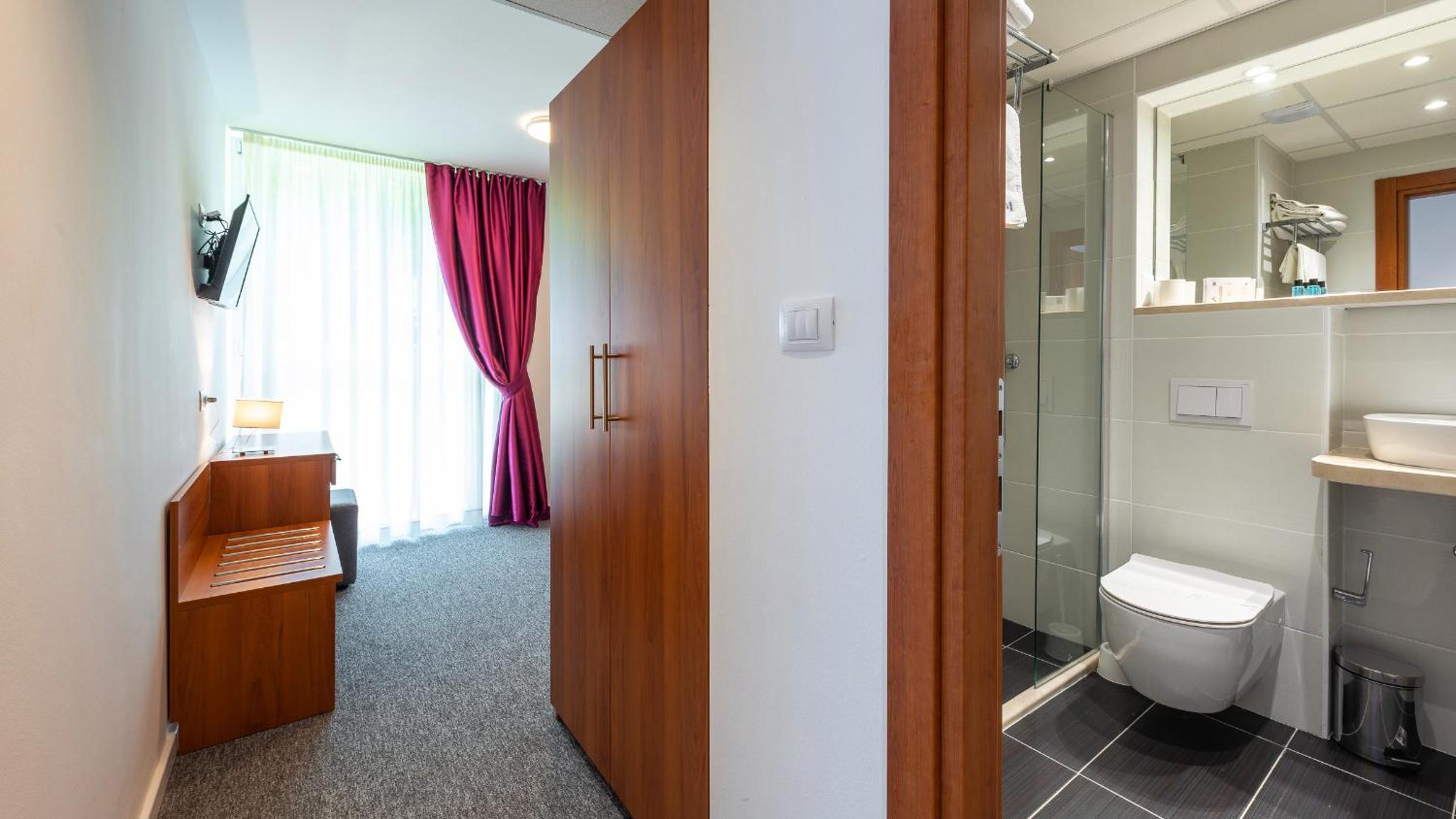 غرفة قياسية مفردة في الملحق، Hotel Komodor 5/8
