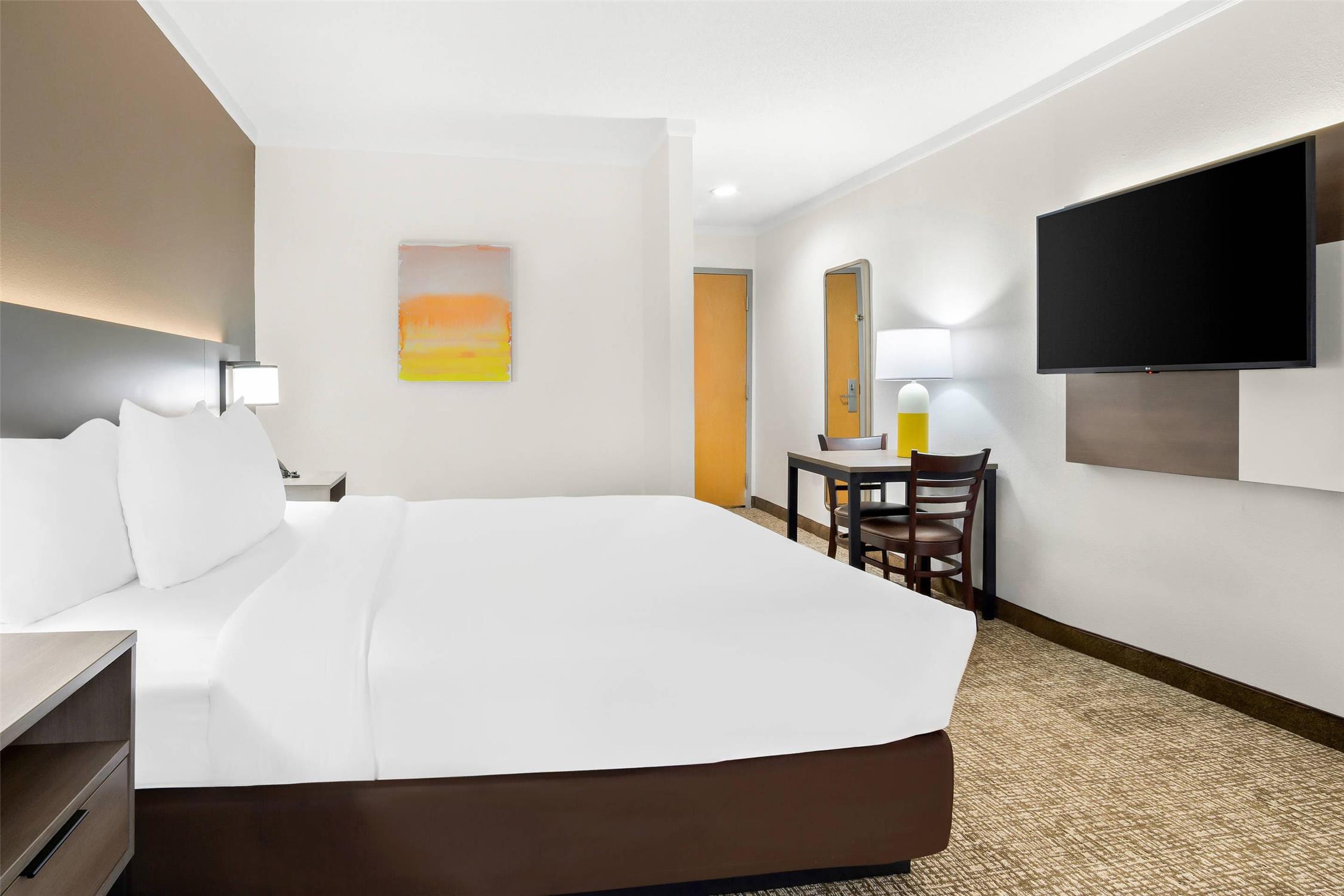 Comfort Inn Gold Coast 6/25