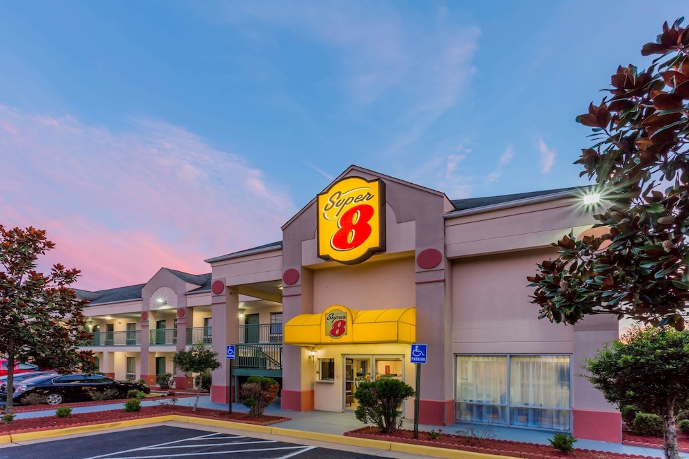 Super 8 by Wyndham Stafford 3/19