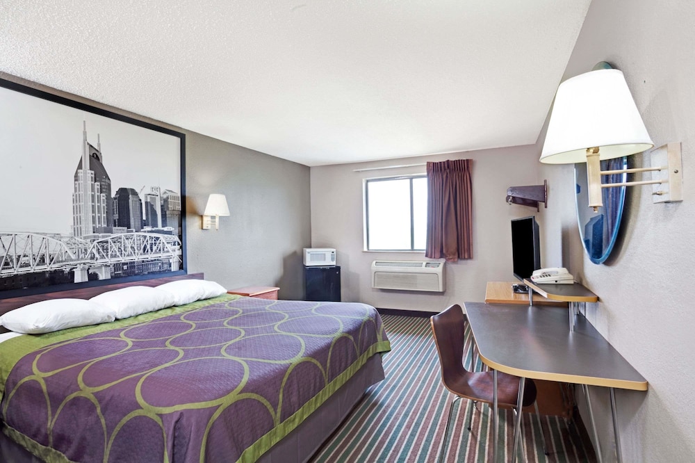 Super 8 By Wyndham Nashville/ Dntn/ Opryland Area 9/25