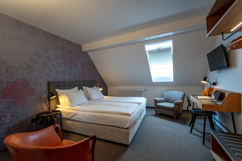 Hotel Mrak 23/94