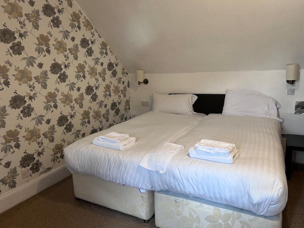 COMPACT, TWIN BEDS