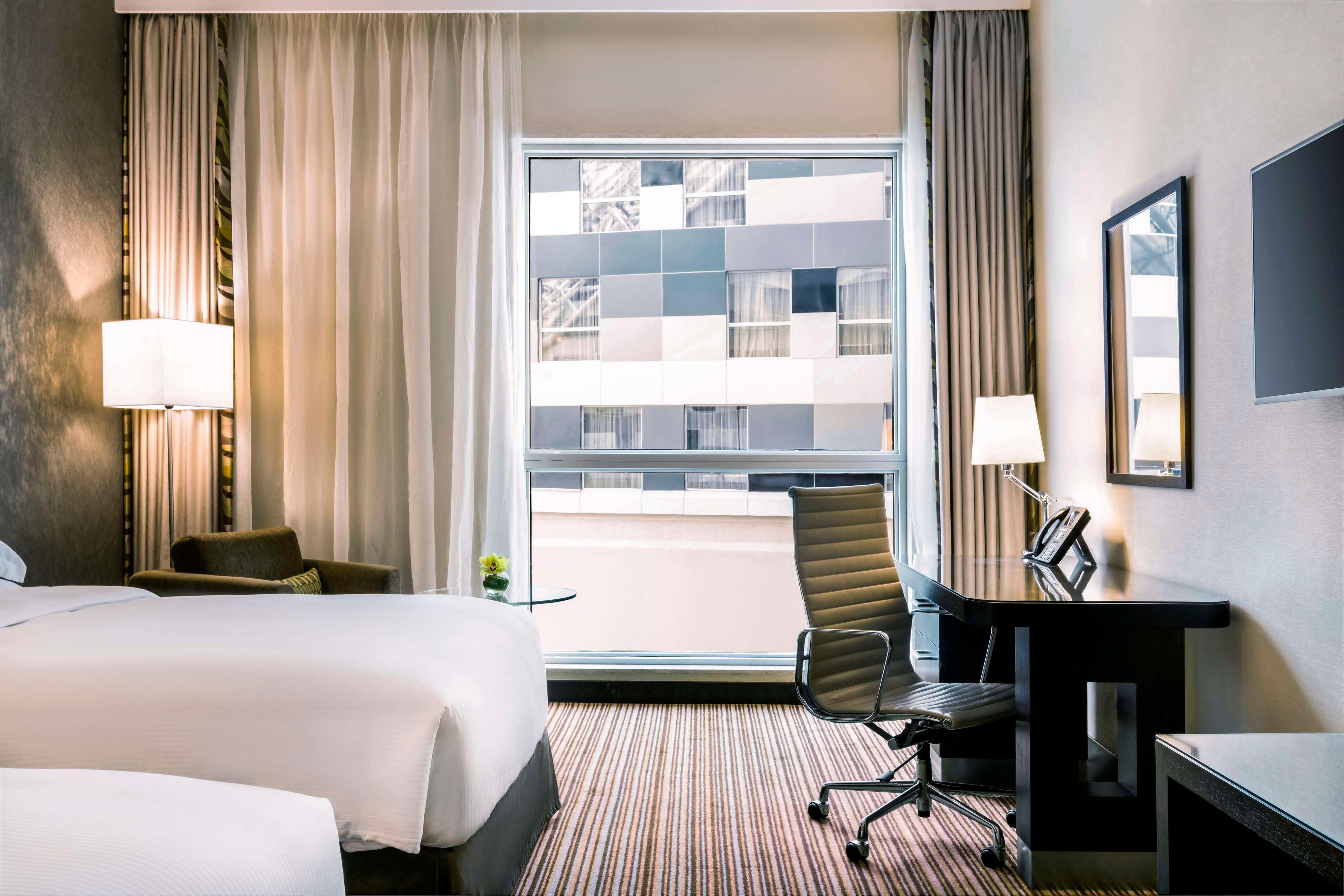 City, Twin Beds