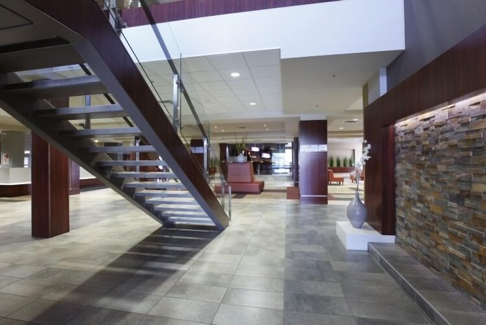 Viscount Gort Hotel 48/53