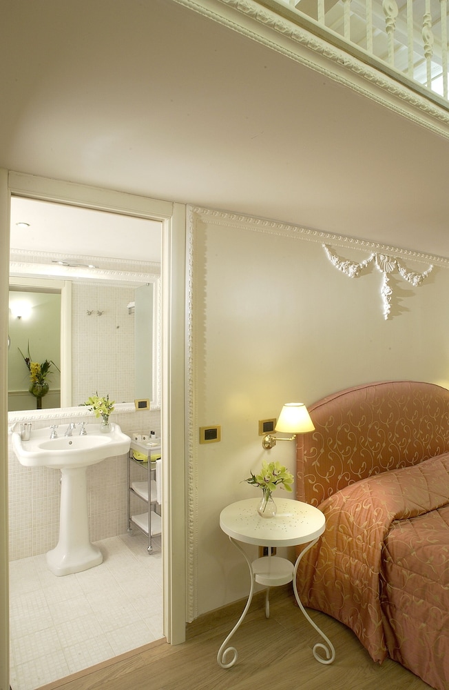 Suites Rome 33/37