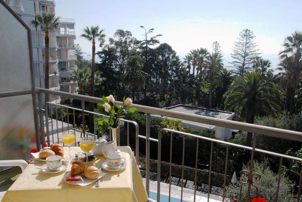 Hotel Paradiso 64/78