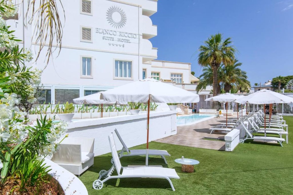 Bianco Riccio Suite Hotel 72/79