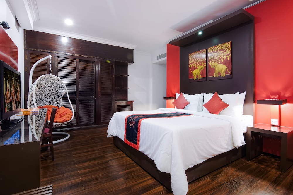 Escape, King Bed