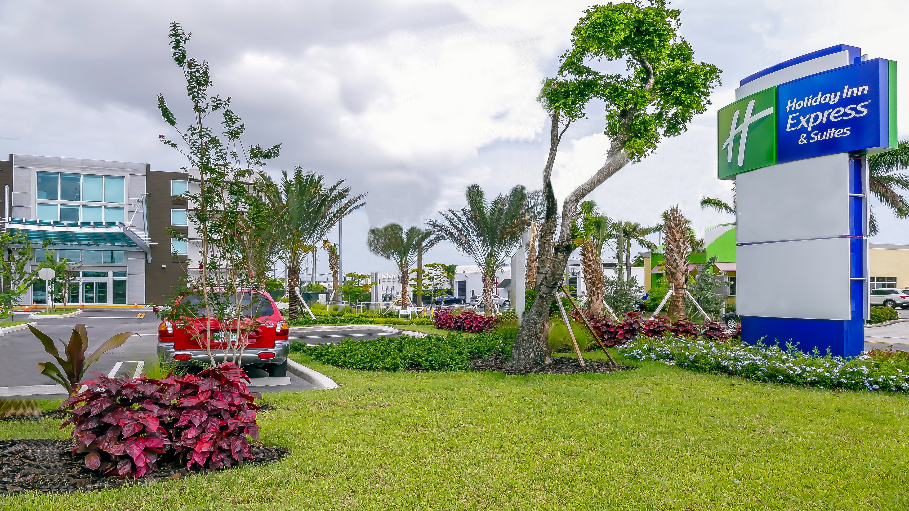 Holiday Inn Express & Suites Miami Airport East 68/69