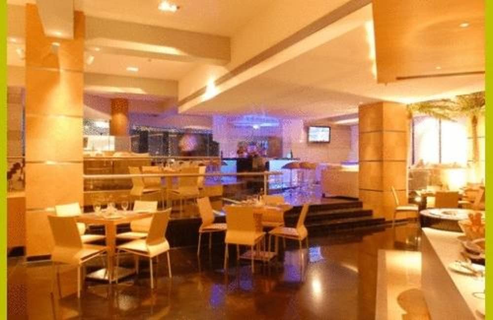 The Peninsula Grand 50/68
