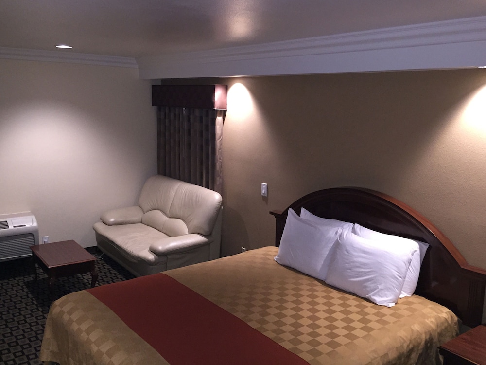 Ontario Inn & Suites 17/50