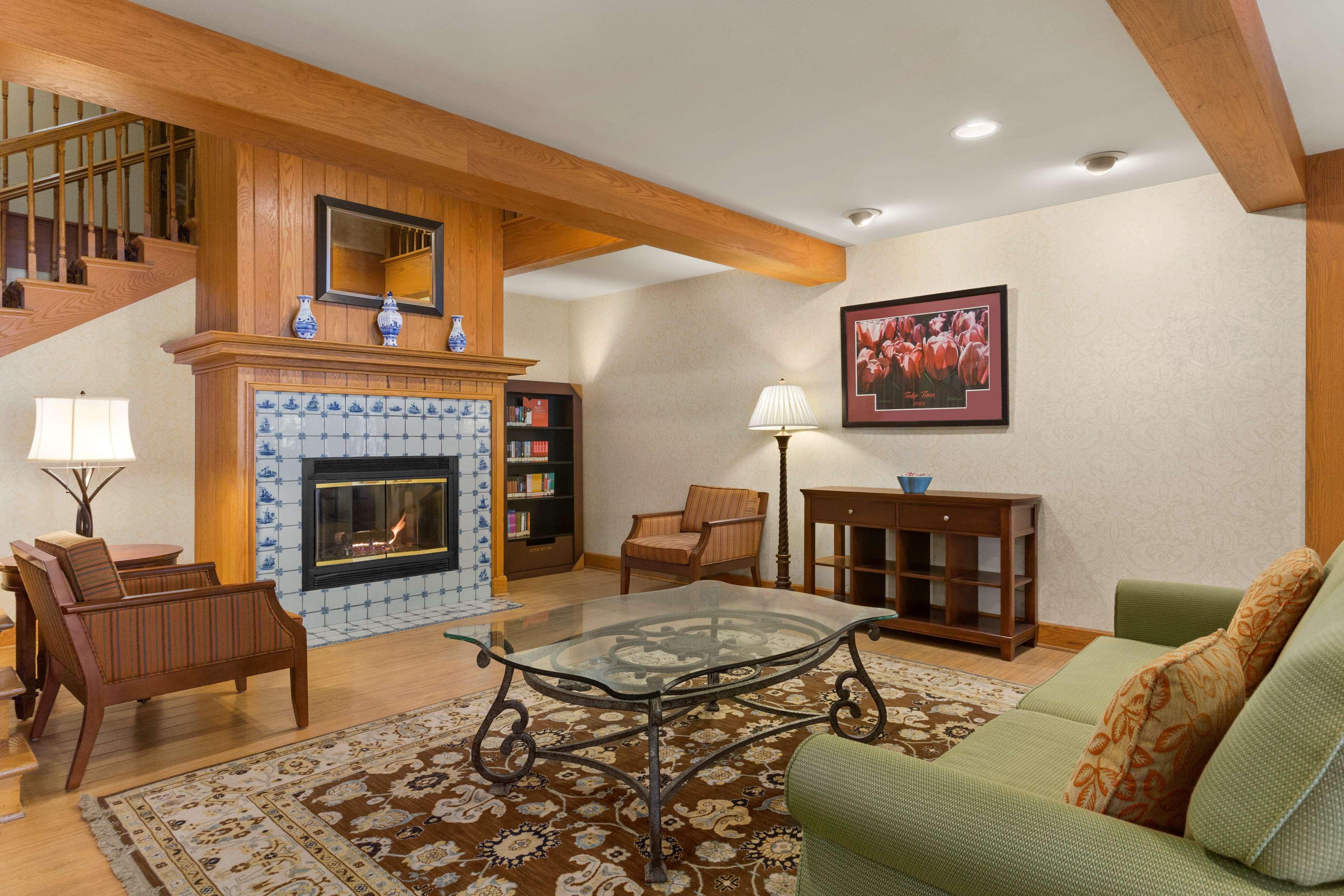 Country Inn & Suites by Radisson Holland, MI 28/42
