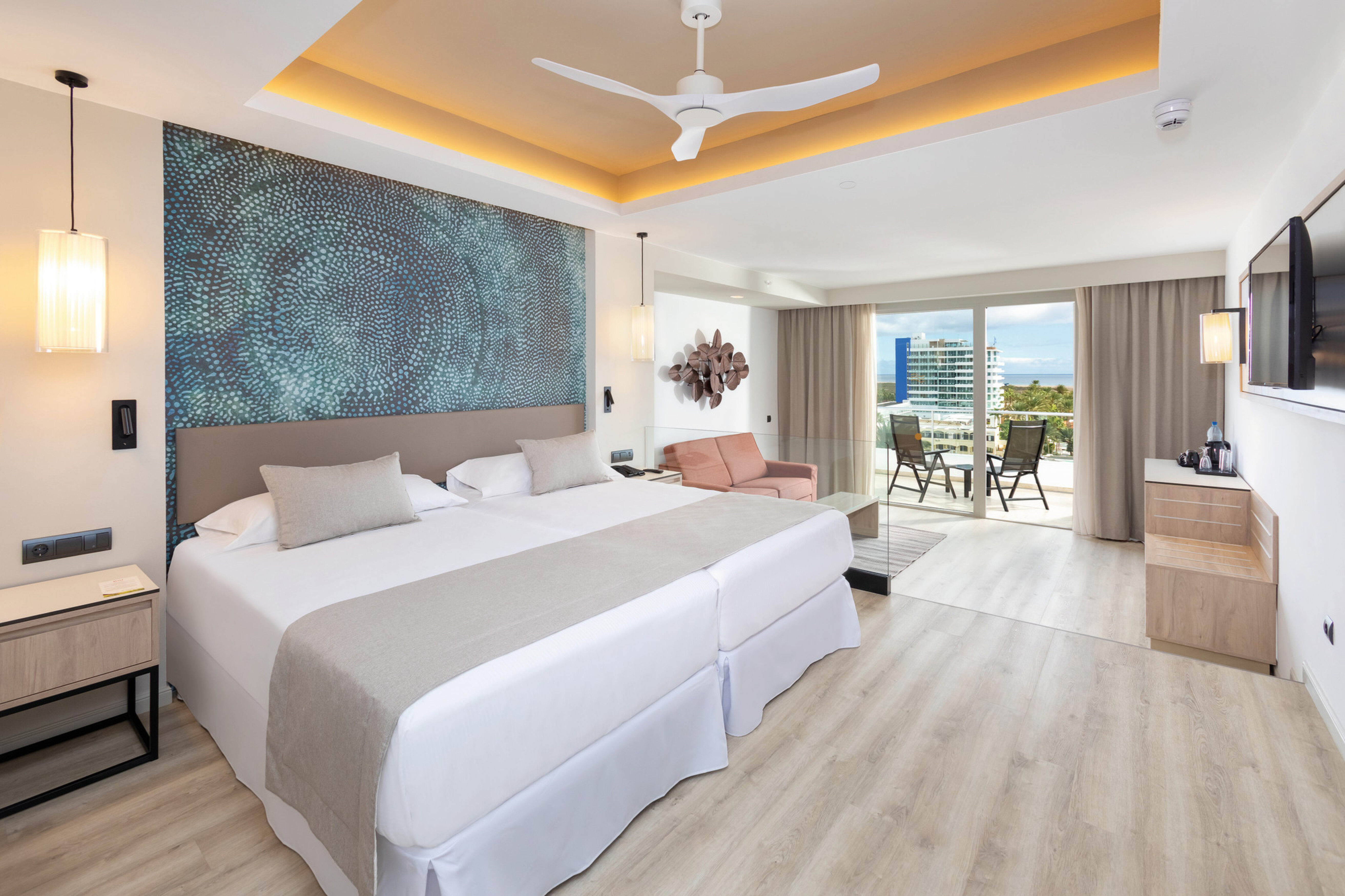 ROOM, DOUBLE BED, PARTIAL SEA VIEW