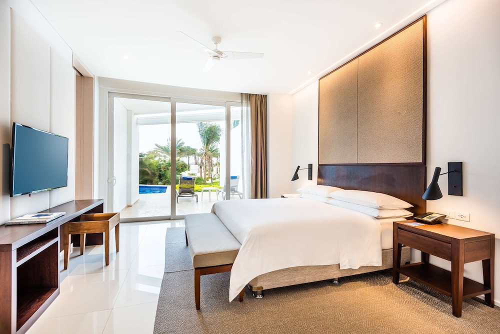 Preferred Club, Swim Out, Master, Suite, King Bed, Sofa